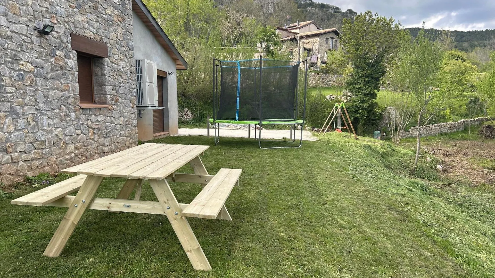 Casa De Les Escoles, Espinalbet - Alberga Castellar del Riu 0*,  España